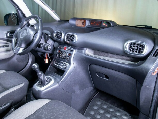 citroen-c3-picasso-diesel-2010-big-35