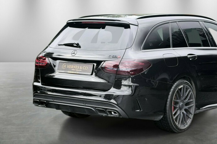 mercedes-benz-c63-bensin-2015-big-7