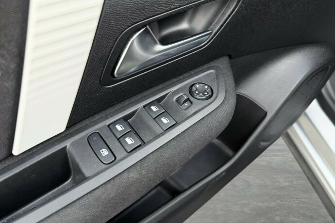 citroen-c4-bensin-2021-big-12