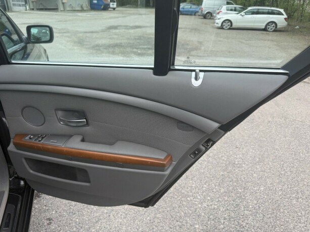 bmw-7-serie-bensin-2002-big-30