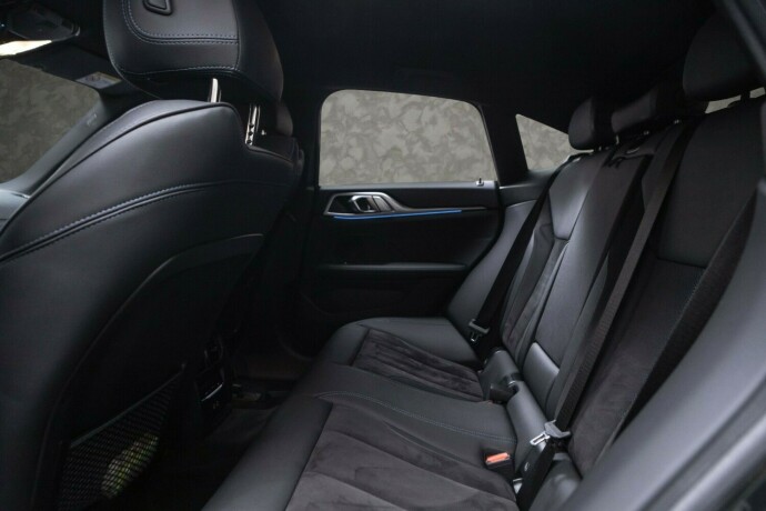 bmw-i4-elektrisitet-2024-big-24