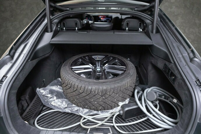 bmw-i4-elektrisitet-2024-big-30