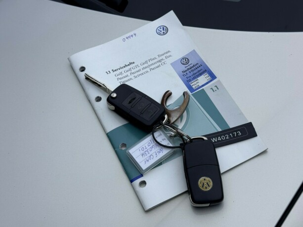 volkswagen-golf-diesel-2009-big-18
