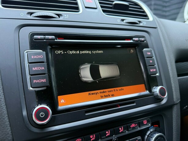 volkswagen-golf-diesel-2009-big-12