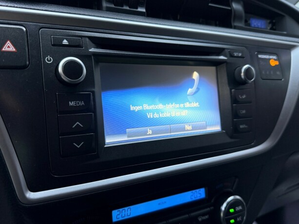 toyota-auris-bensin-2014-big-19