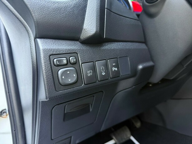 toyota-auris-bensin-2014-big-25