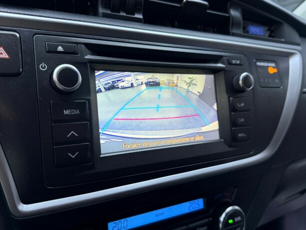 toyota-auris-bensin-2014-big-16