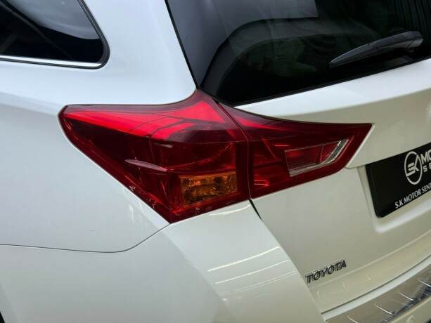 toyota-auris-bensin-2014-big-6