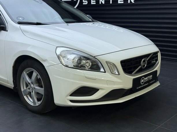volvo-v60-diesel-2013-big-2