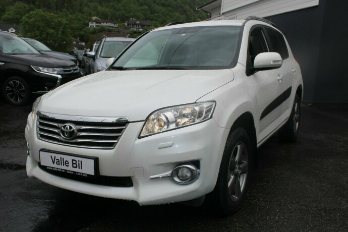 toyota-rav4-diesel-2012-big-1