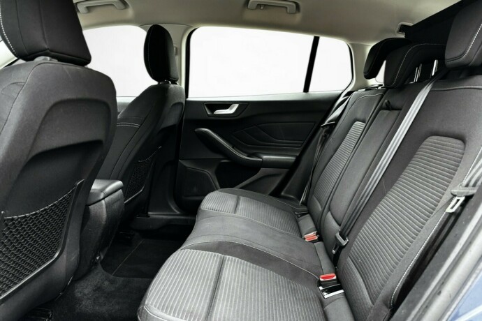 ford-focus-bensin-2019-big-29