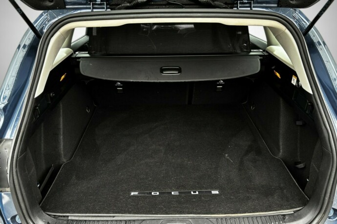 ford-focus-bensin-2019-big-34
