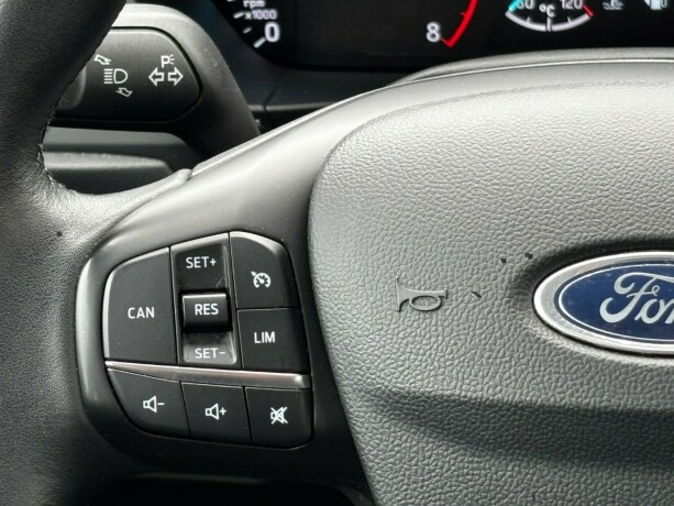 ford-focus-bensin-2019-big-32
