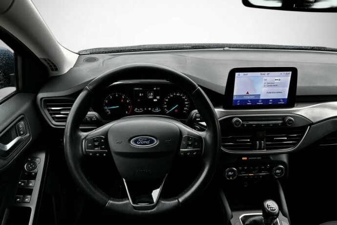 ford-focus-bensin-2019-big-31