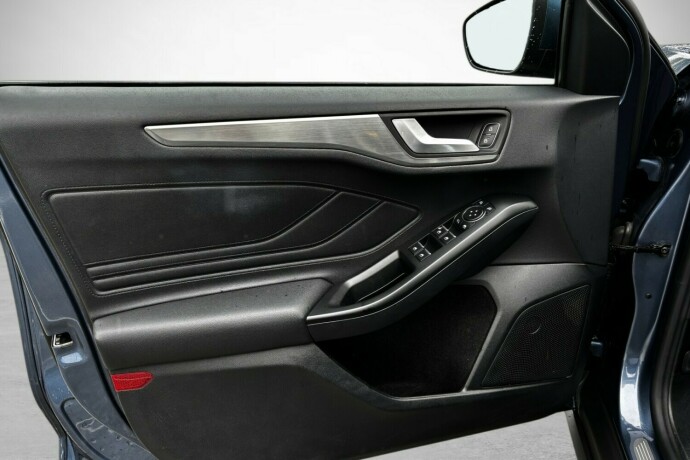 ford-focus-bensin-2019-big-12