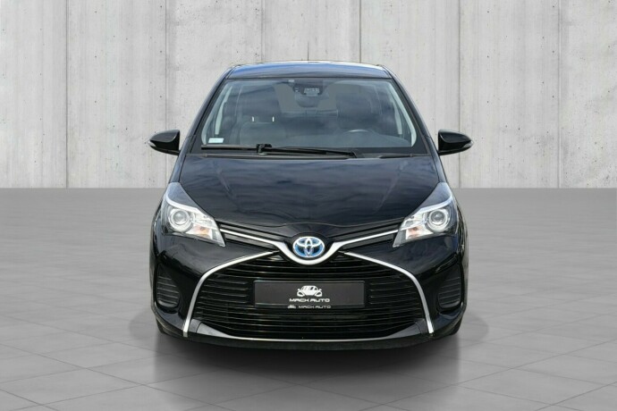 toyota-yaris-elektrisitetbensin-2015-big-1