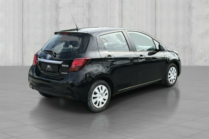 toyota-yaris-elektrisitetbensin-2015-big-5