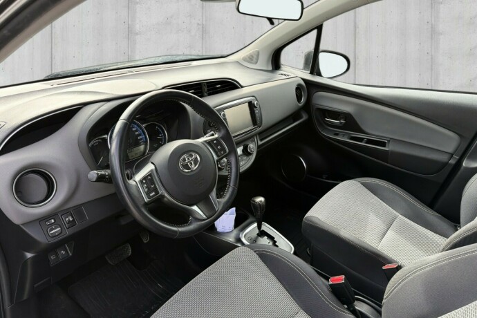 toyota-yaris-elektrisitetbensin-2015-big-8