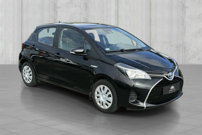 toyota-yaris-elektrisitetbensin-2015-big-0