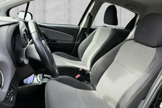 toyota-yaris-elektrisitetbensin-2015-big-7