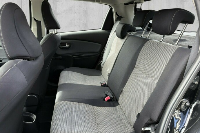 toyota-yaris-elektrisitetbensin-2015-big-17