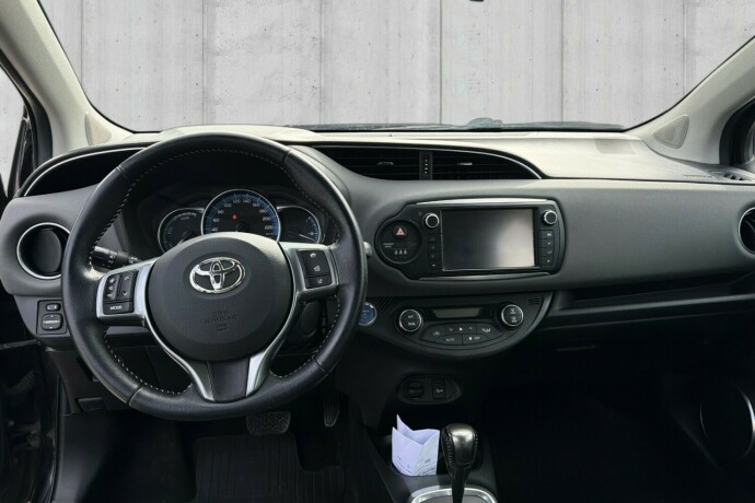 toyota-yaris-elektrisitetbensin-2015-big-9