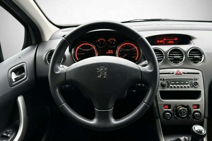 peugeot-308-diesel-2010-big-27