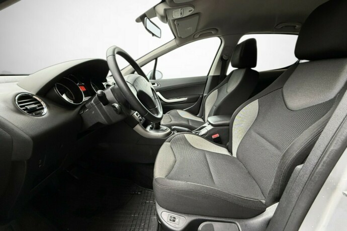 peugeot-308-diesel-2010-big-12