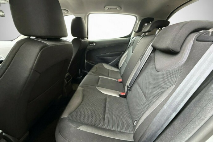peugeot-308-diesel-2010-big-24