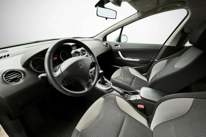 peugeot-308-diesel-2010-big-13
