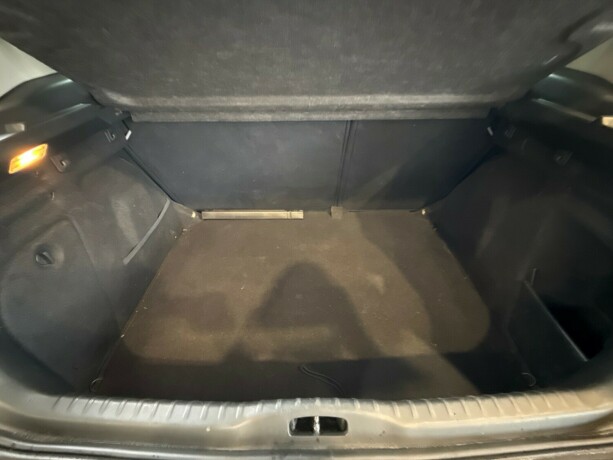 peugeot-308-diesel-2010-big-30