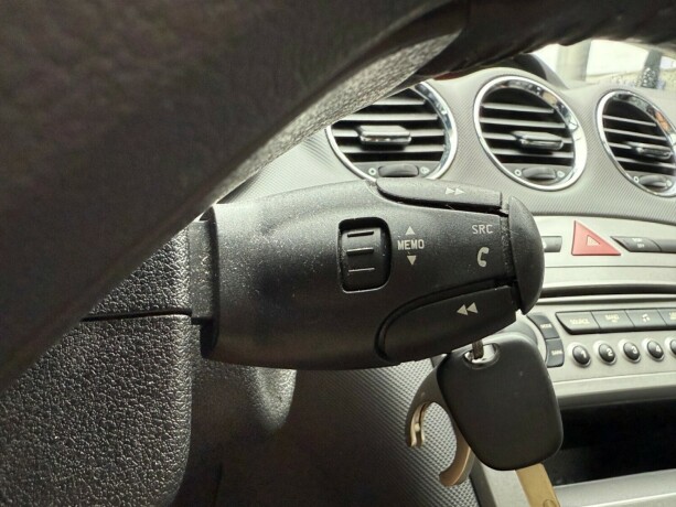 peugeot-308-diesel-2010-big-28
