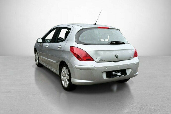 peugeot-308-diesel-2010-big-8