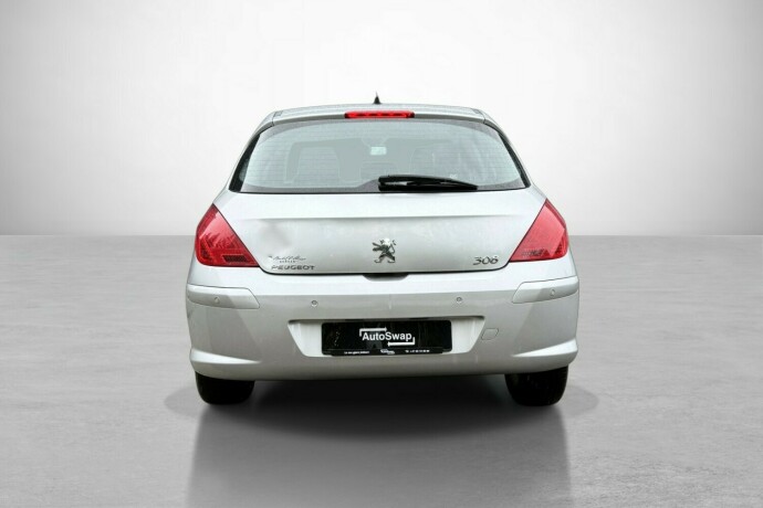 peugeot-308-diesel-2010-big-9