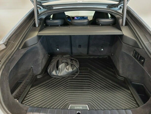 bmw-i4-elektrisitet-2024-big-31