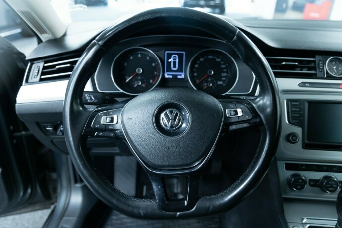 volkswagen-passat-bensin-2015-big-12
