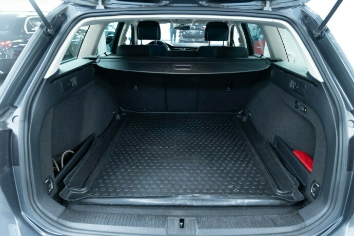 volkswagen-passat-bensin-2015-big-8