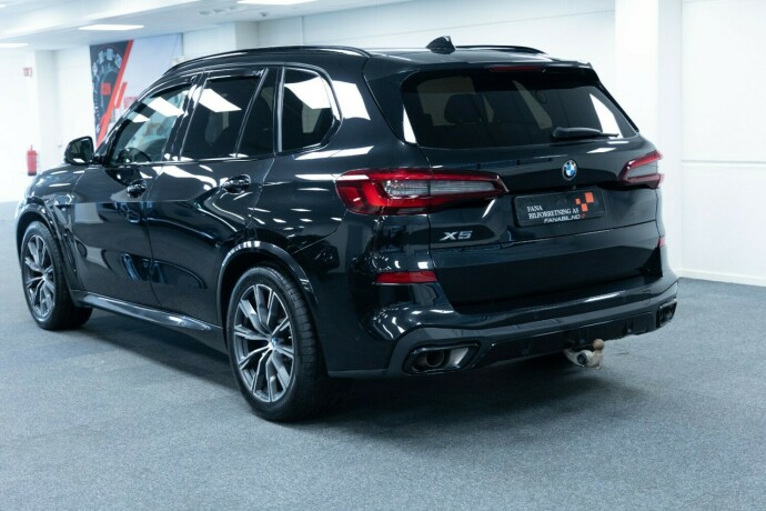 bmw-x5-plug-in-petrol-2021-big-1