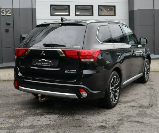 mitsubishi-outlander-elektrisitetbensin-2017-big-3