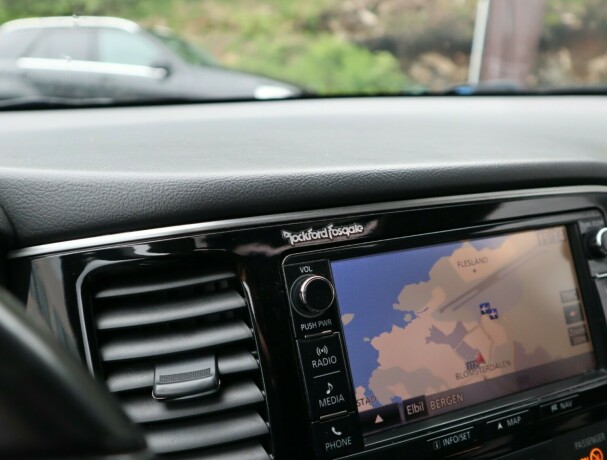 mitsubishi-outlander-elektrisitetbensin-2017-big-25