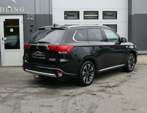 mitsubishi-outlander-elektrisitetbensin-2017-big-1