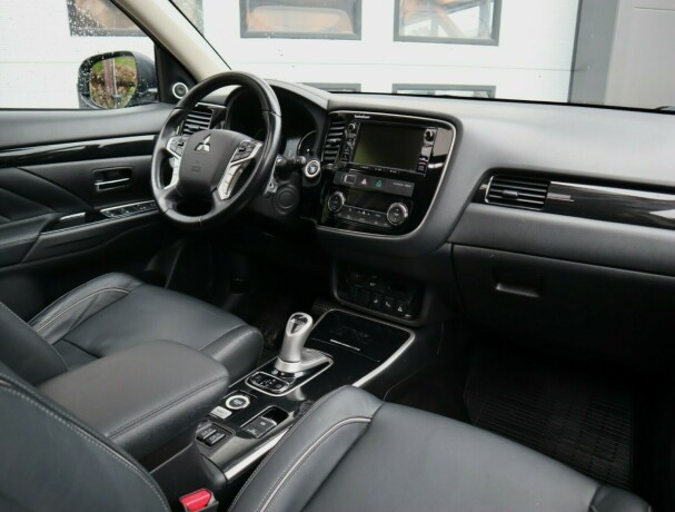 mitsubishi-outlander-elektrisitetbensin-2017-big-10