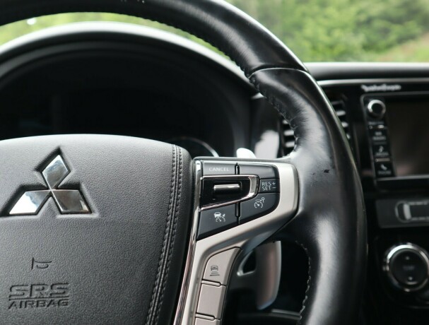 mitsubishi-outlander-elektrisitetbensin-2017-big-15
