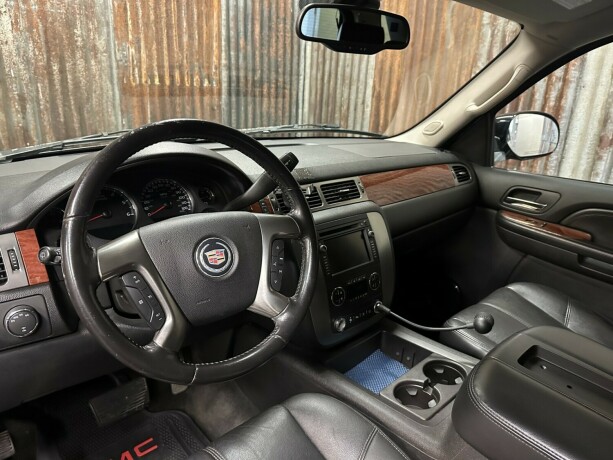 gmc-yukon-bensin-2007-big-23