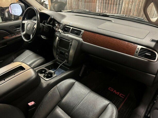 gmc-yukon-bensin-2007-big-29