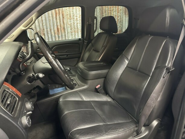 gmc-yukon-bensin-2007-big-21