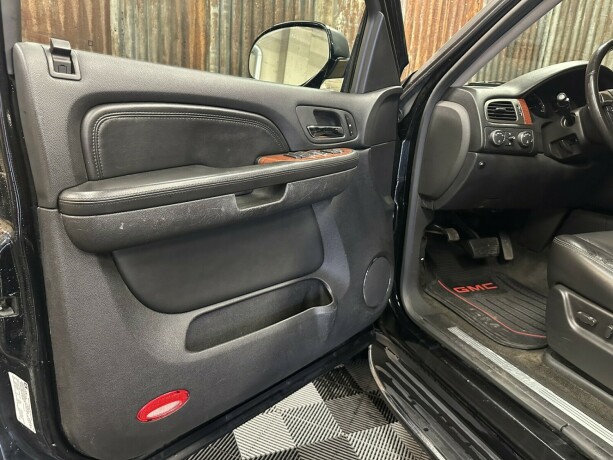 gmc-yukon-bensin-2007-big-22