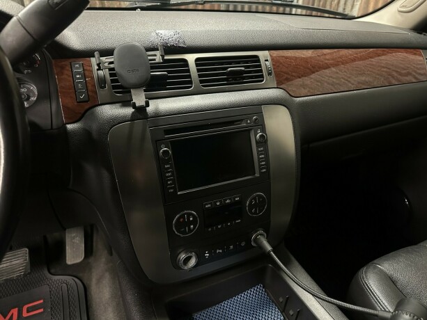 gmc-yukon-bensin-2007-big-26
