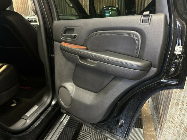 gmc-yukon-bensin-2007-big-33