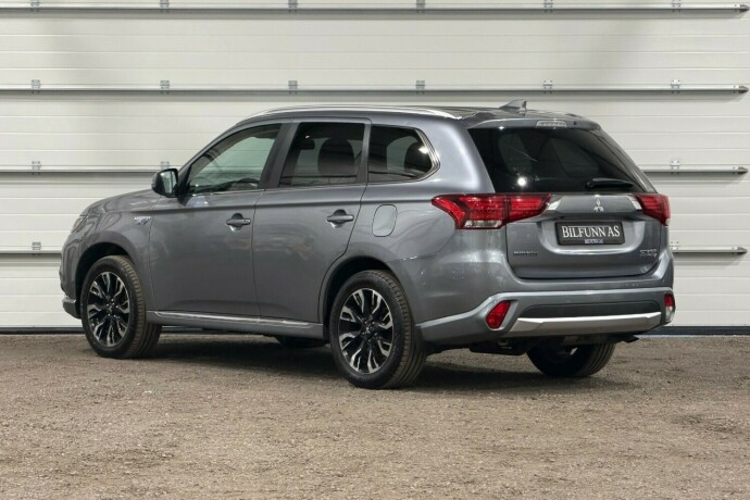 mitsubishi-outlander-elektrisitetbensin-2015-big-3